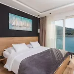 Vila Beachfront Luxury Vinisce