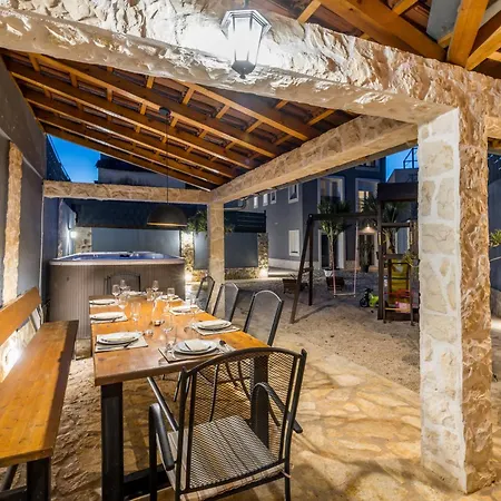 Beachfront Luxury Villa *