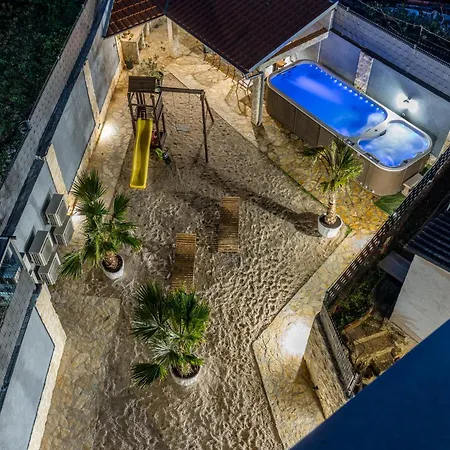 Villa Beachfront Luxury