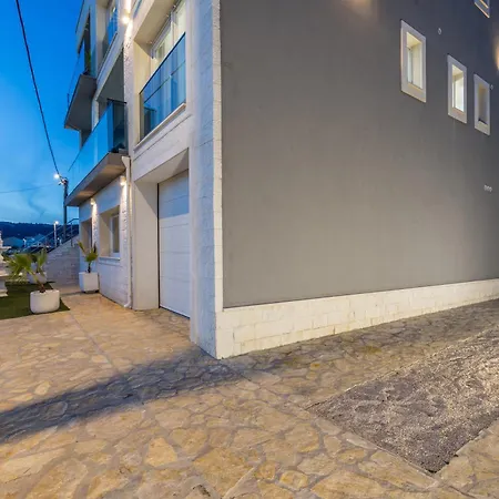 Villa Beachfront Luxury