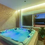 Beachfront Luxury Villa *