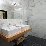 Beachfront Luxury וילה Vinišće