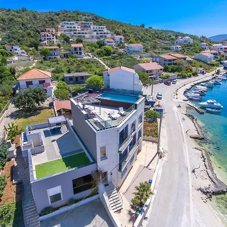 Beachfront Luxury Villa