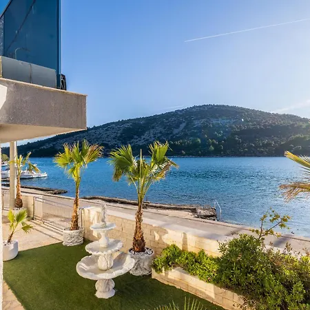 Villa Beachfront Luxury Vinišće