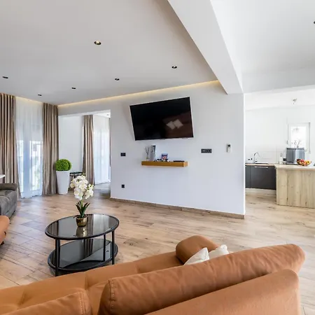 Villa Beachfront Luxury