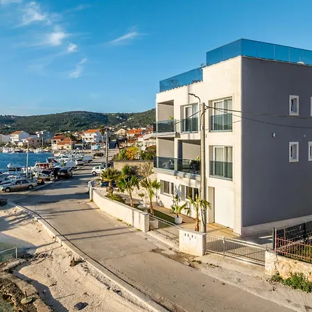 Vila Beachfront Luxury *