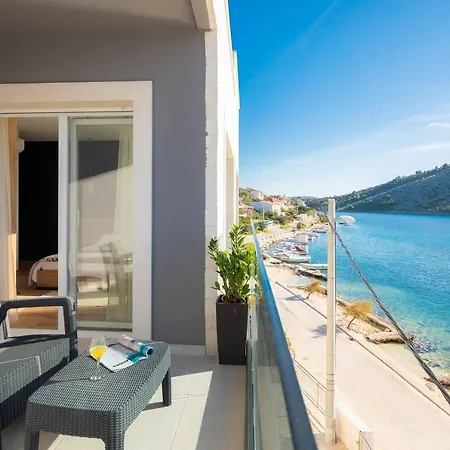 Beachfront Luxury Villa Vinisce
