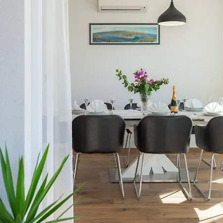 Villa Beachfront Luxury