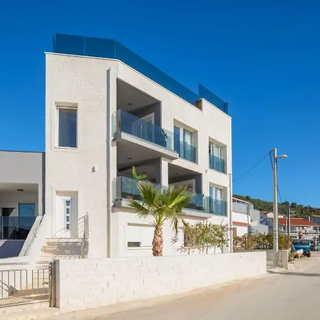Beachfront Luxury Villa Vinisce